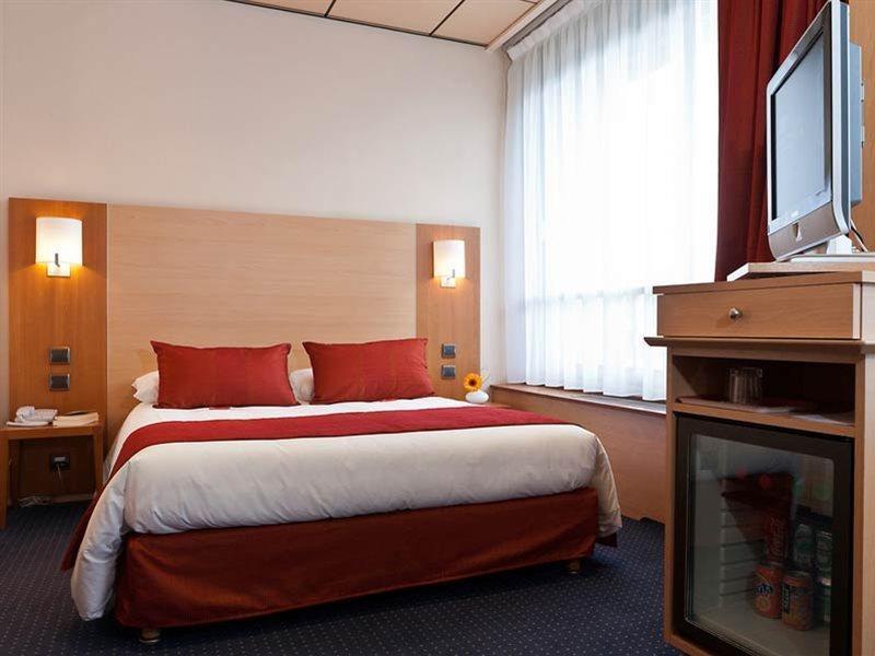 Hotel Forest Hill Meudon Velizy Luaran gambar